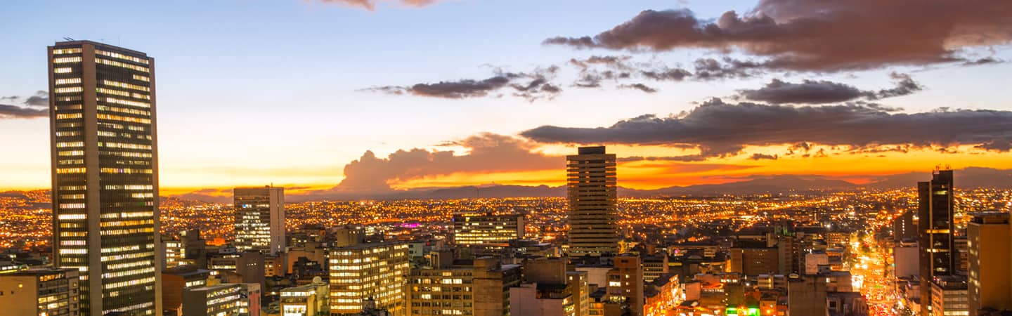 atardecer en ciudad, que es enel x colombia, empresa de energia, energia sostenible en colombia, ciudades inteligentes